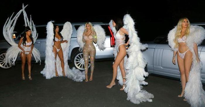 Halloween için Victorias Secret meleği oldular