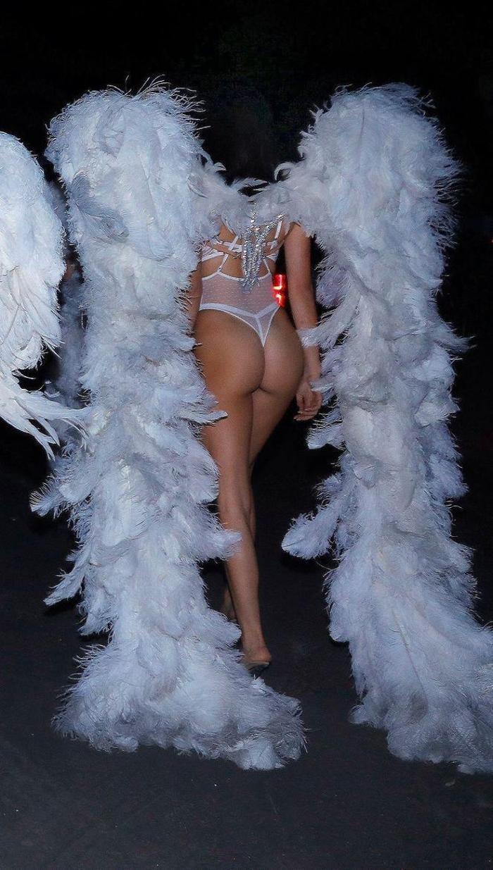Halloween için Victorias Secret meleği oldular