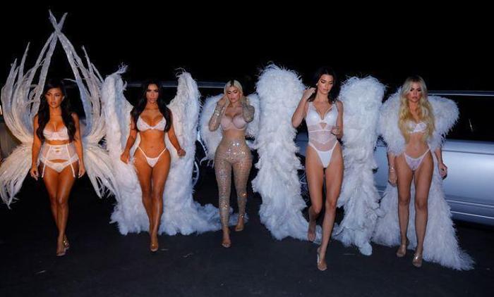 Halloween için Victorias Secret meleği oldular