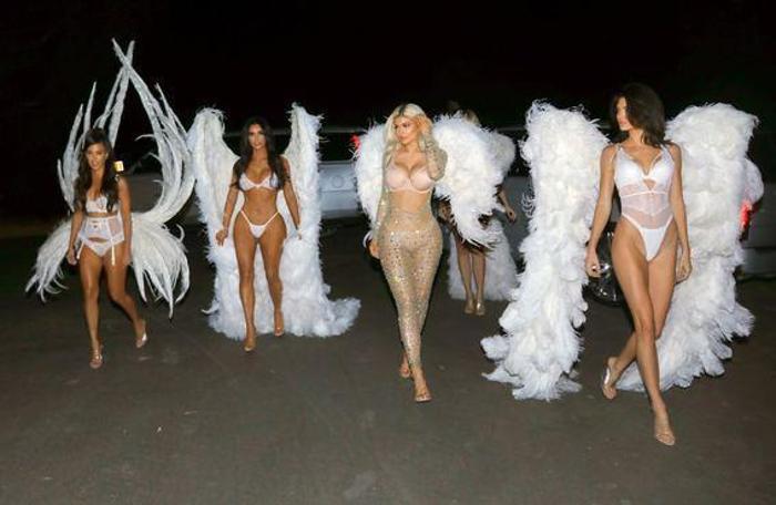 Halloween için Victorias Secret meleği oldular