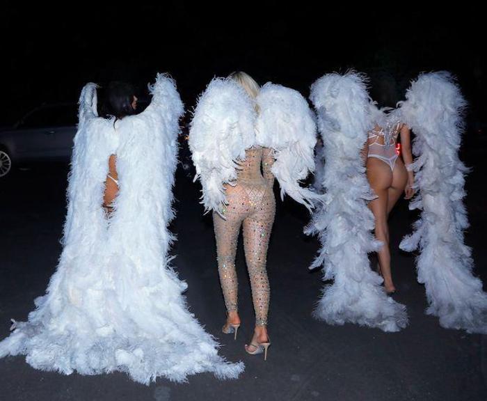 Halloween için Victorias Secret meleği oldular