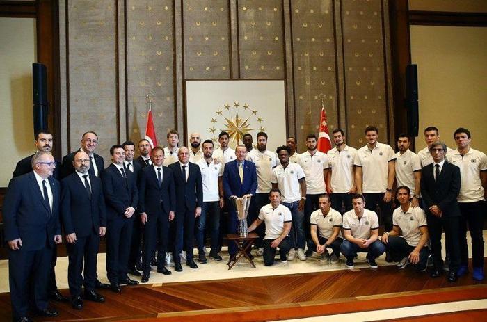 Erdoğan ve Euroleague şampiyonu oyuncular arasında geçen o sohbet