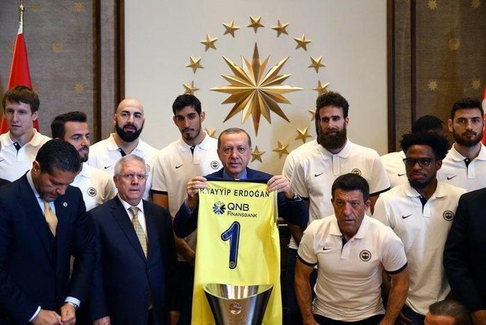 Erdoğan ve Euroleague şampiyonu oyuncular arasında geçen o sohbet