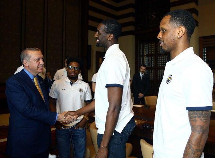 Erdoğan ve Euroleague şampiyonu oyuncular arasında geçen o sohbet