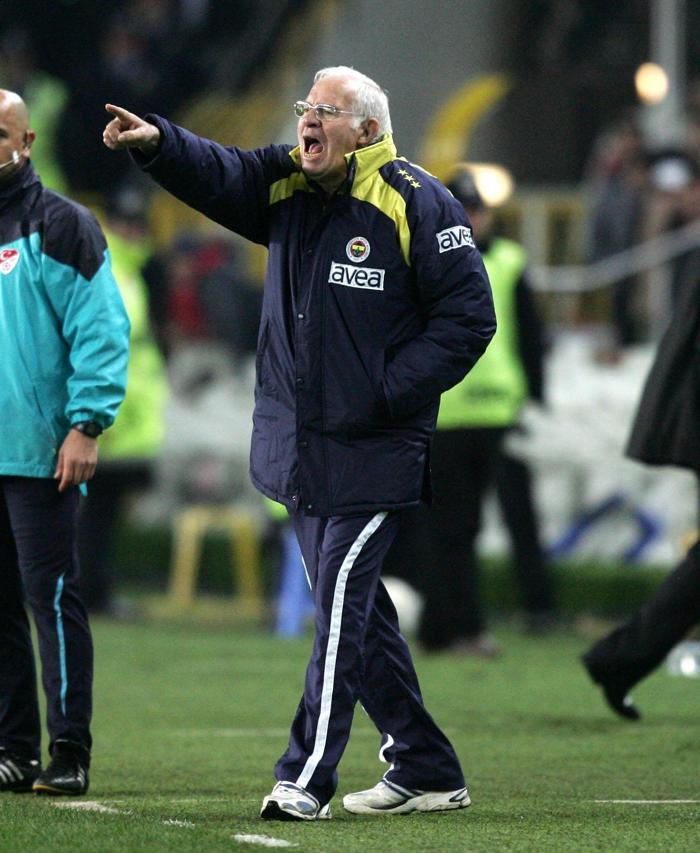 27) LUIS ARAGONES
