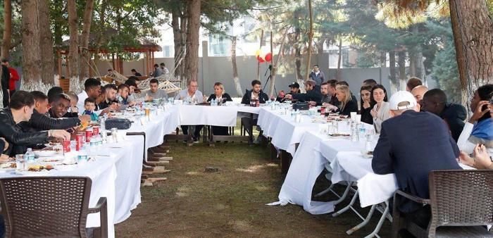 Galatasaraydan derbi öncesi barbekü partisi Nagatomo ilk kez...