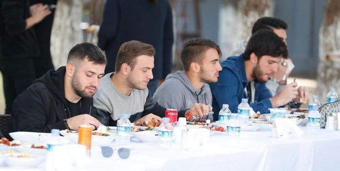 Galatasaraydan derbi öncesi barbekü partisi Nagatomo ilk kez...