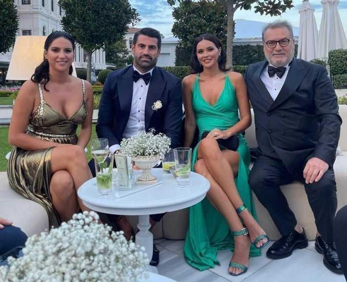 Demirel ailesi yakın dostları ile düğündeydi
