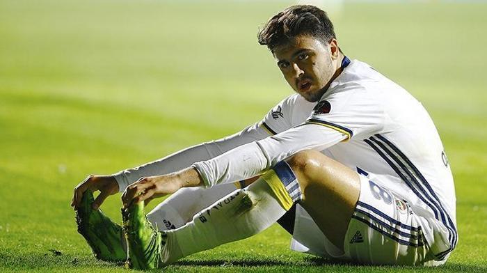 Fenerbahçede Ozan Tufan için flaş karar