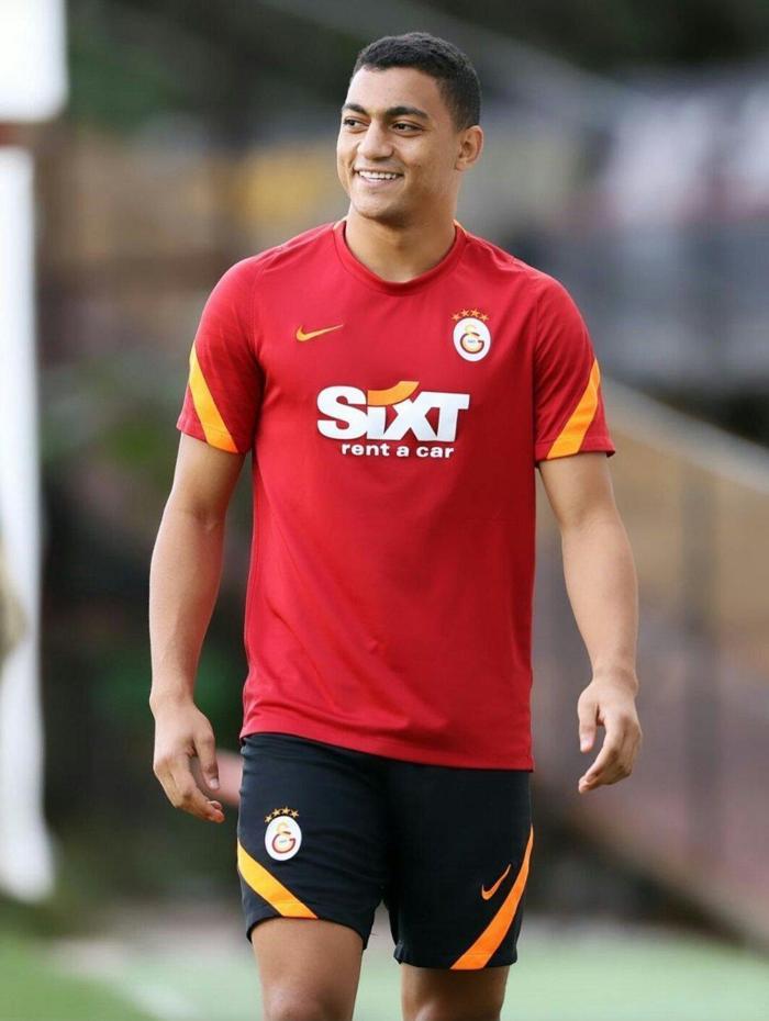 Son dakika Galatasaray haberi: Mostafa Mohamed takıma katıldı, neşeli tavırlarıyla dikkat çekti