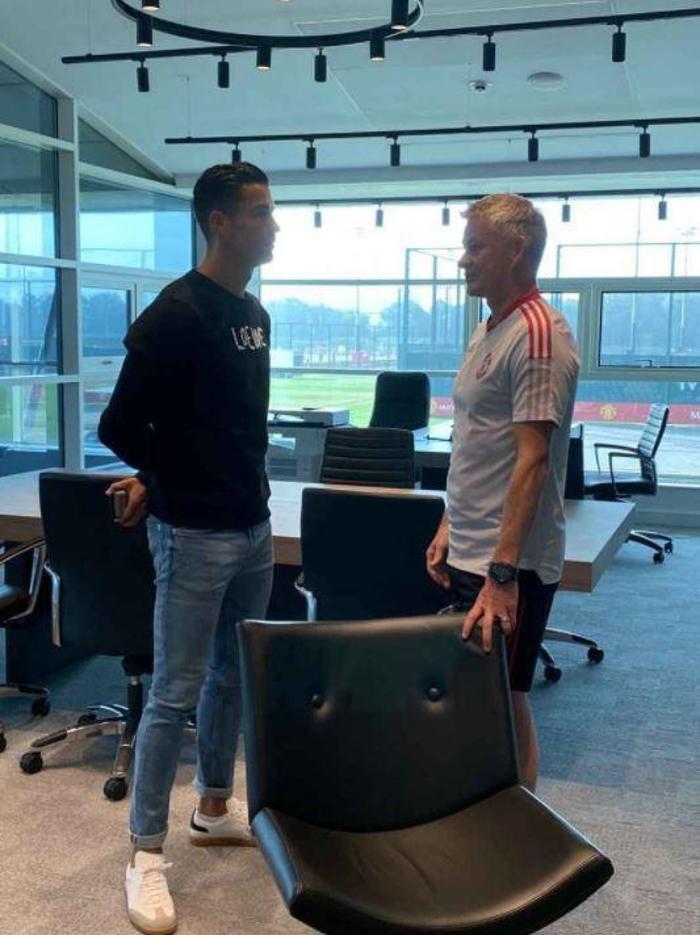 Son dakika | Cristiano Ronaldo, Manchester United ile ilk antrenmanına çıktı