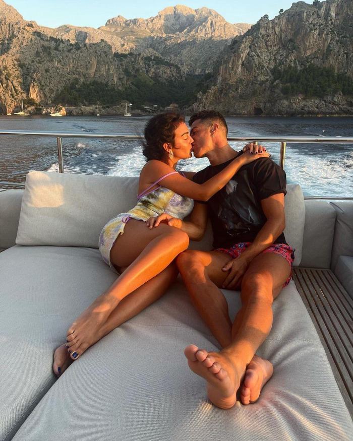 Cristiano Ronaldo - Georgina Rodriguez aşkı belgesel oluyor