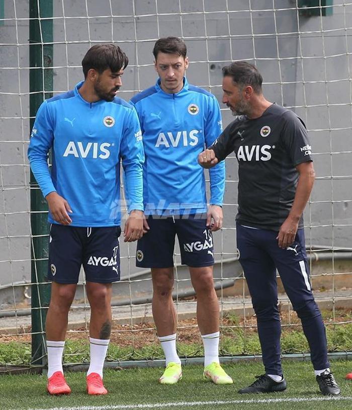 Son dakika Fenerbahçe yeni transferler Rossi ve Berisha idmana çıktı