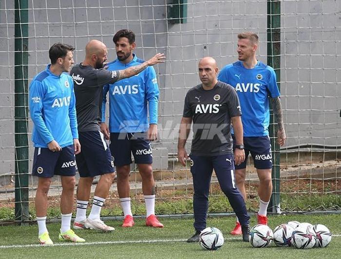 Son dakika Fenerbahçe yeni transferler Rossi ve Berisha idmana çıktı