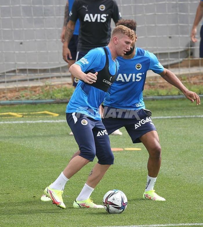 Son dakika Fenerbahçe yeni transferler Rossi ve Berisha idmana çıktı