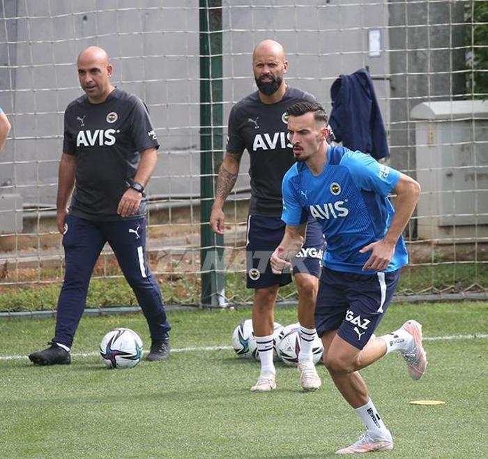Son dakika Fenerbahçe yeni transferler Rossi ve Berisha idmana çıktı