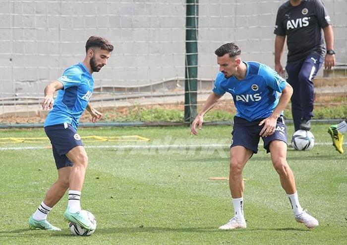 Son dakika Fenerbahçe yeni transferler Rossi ve Berisha idmana çıktı