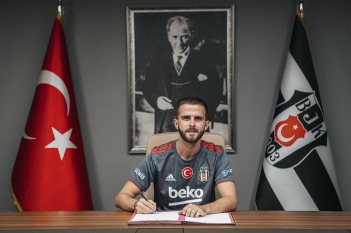 Son dakika | Beşiktaşın yeni transferi Pjanic formayı giydi