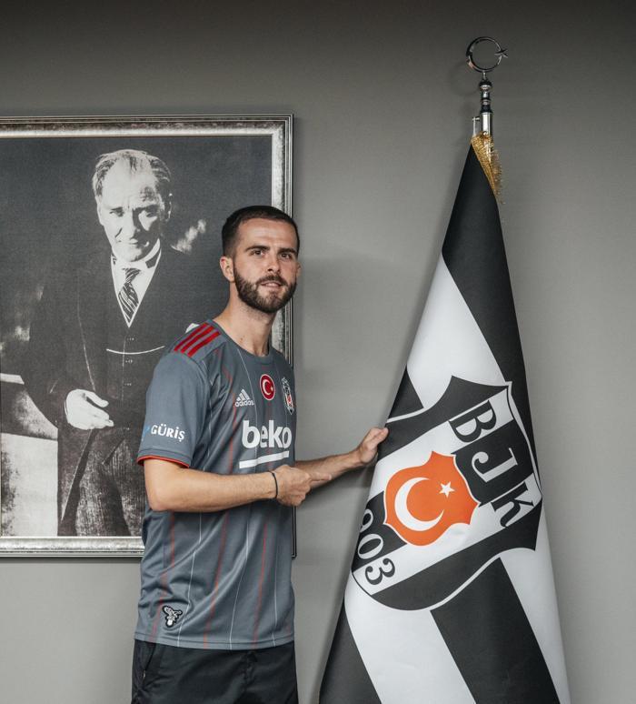 Son dakika | Beşiktaşın yeni transferi Pjanic formayı giydi