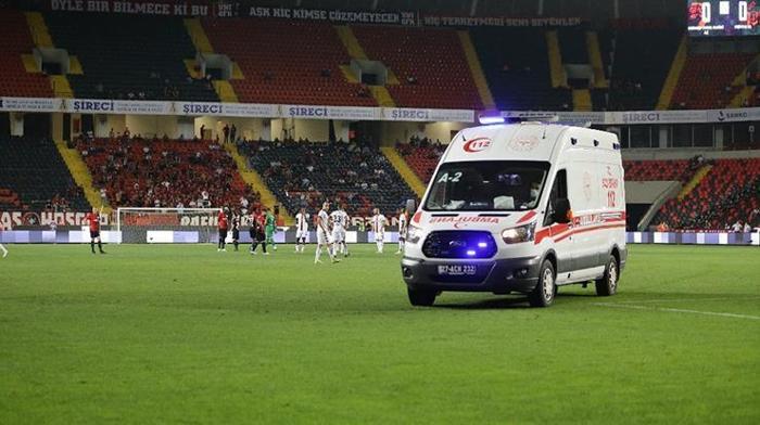 NSakala maçta fenalaştı hastaneye götürüldü