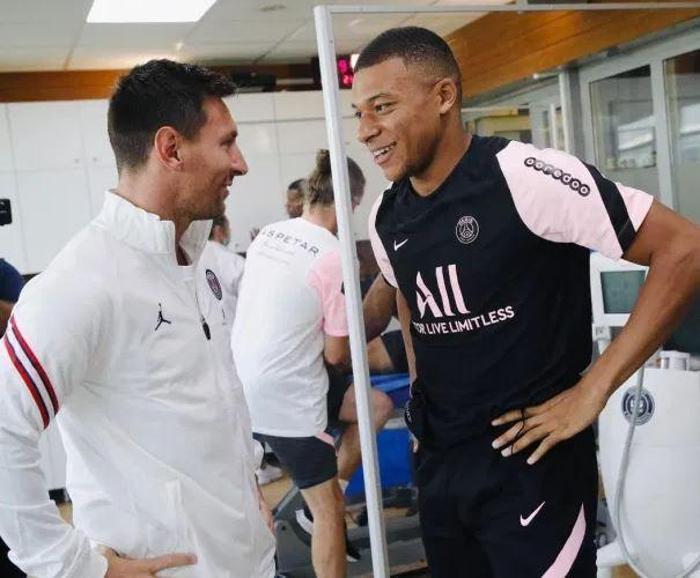 Messi, Mbappe ile buluştu