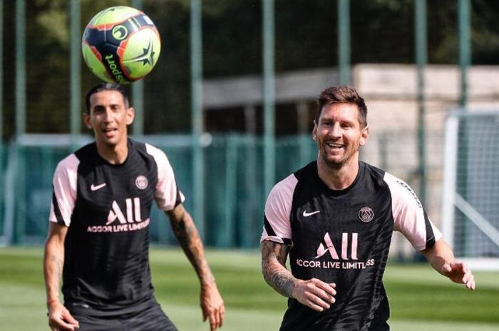 Messi PSGde ilk çalışmasına çıktı Mbappe ve Sergio Ramos ile buluştu