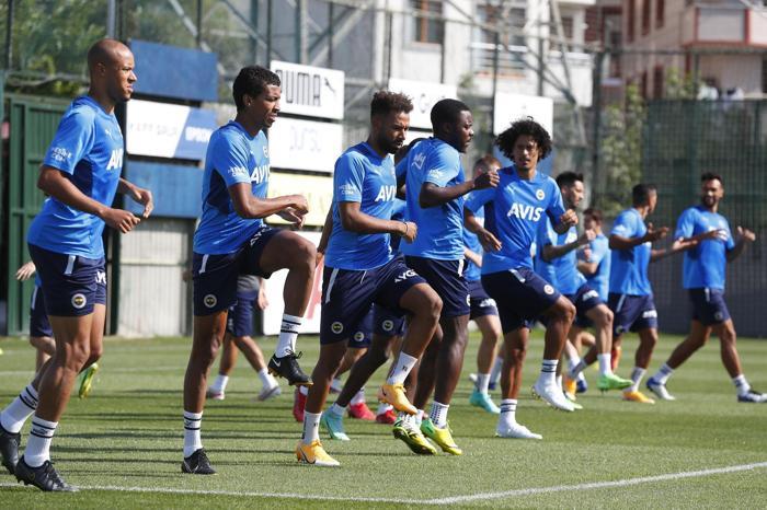 Fenerbahçe idmanından kareler Burak Kapacak takımla ilk antrenmanına çıktı