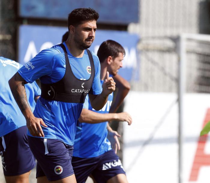 Fenerbahçe idmanından kareler Burak Kapacak takımla ilk antrenmanına çıktı