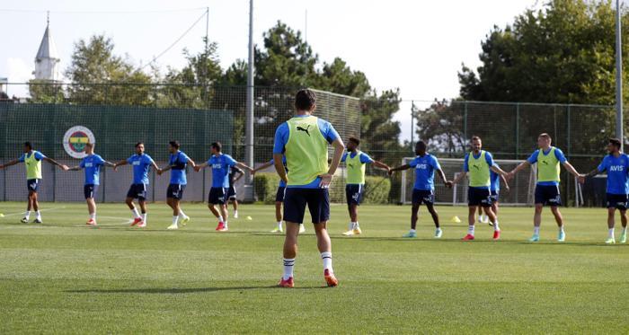 Fenerbahçe idmanından kareler Burak Kapacak takımla ilk antrenmanına çıktı