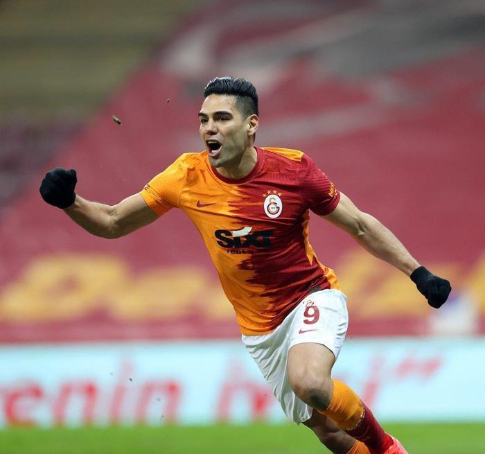 Son dakika: Galatasarayda Falcao ve Yedline talipler var