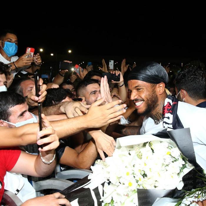 Rosier İstanbula geldi Kıyafetinde dikkat çeken detay