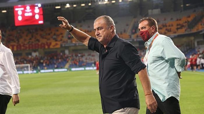 Terim tribünlere gitti