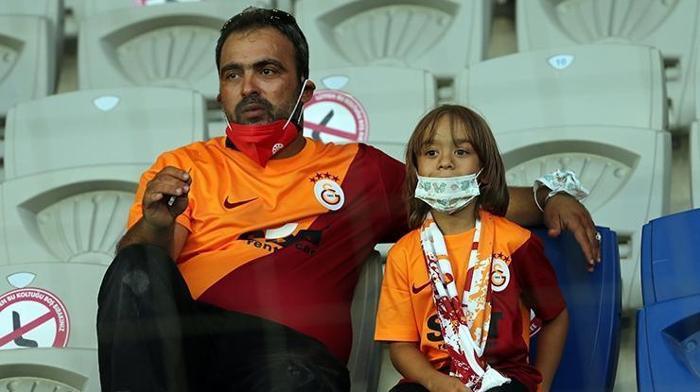 Galatasaray PSV maçında seyircisi ile buluştu
