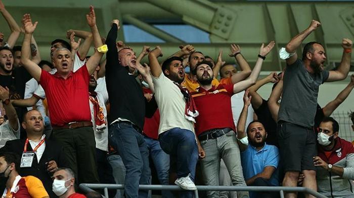 Galatasaray PSV maçında seyircisi ile buluştu