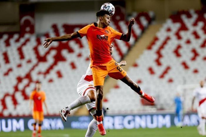 Son dakika GS transfer haberi Galatasaray 2 transferde mutlu sona ulaştı 3 yıllık imza