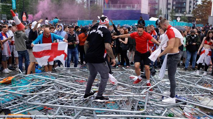 EURO 2020 finalindeki görüntüler Heysel Faciasını hatırlattı