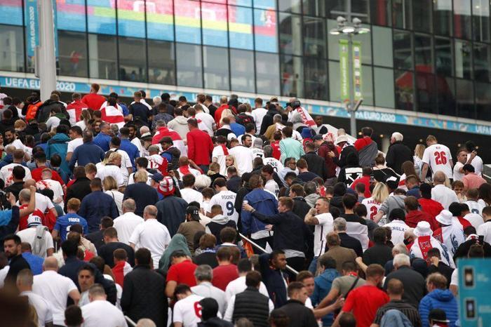 EURO 2020 finalindeki görüntüler Heysel Faciasını hatırlattı