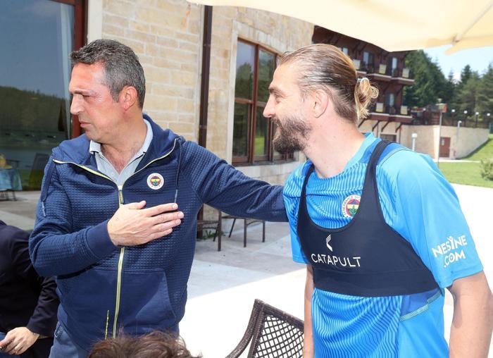 Ali Koç, Fenerbahçe Futbol Takımını ziyaret etti