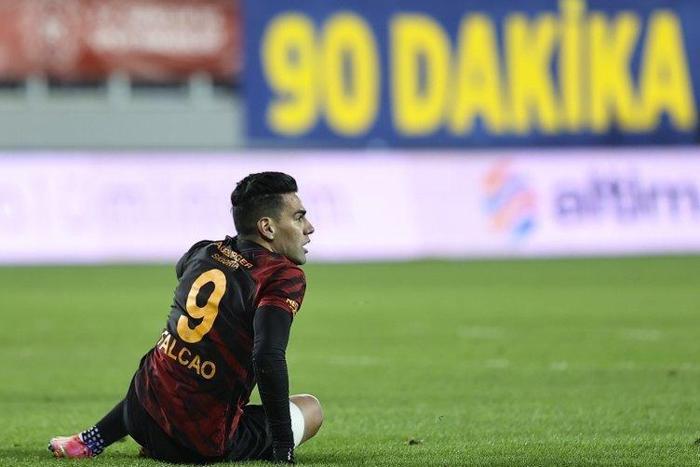 Son dakika transfer haberi | Falcaonun Galatasaraydan ayrılmak için tek şartı var