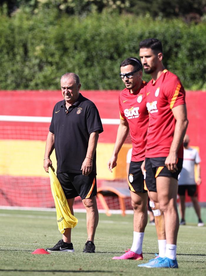Galatasarayda neşeli ve taraftarlı antrenman Barış Alper Yılmaz ilk kez Floryada