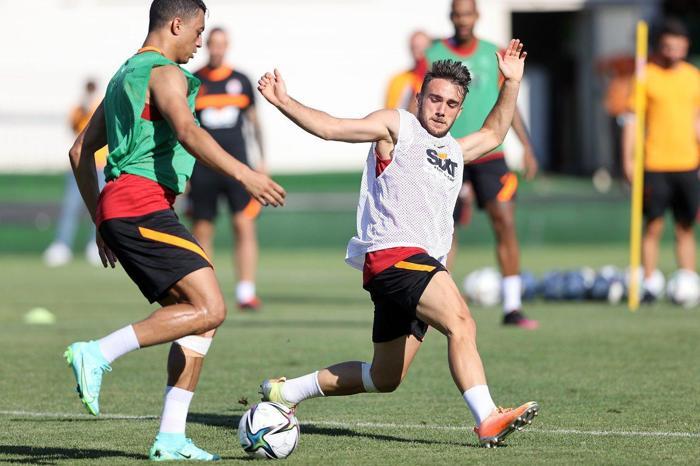 Galatasarayda neşeli ve taraftarlı antrenman Barış Alper Yılmaz ilk kez Floryada