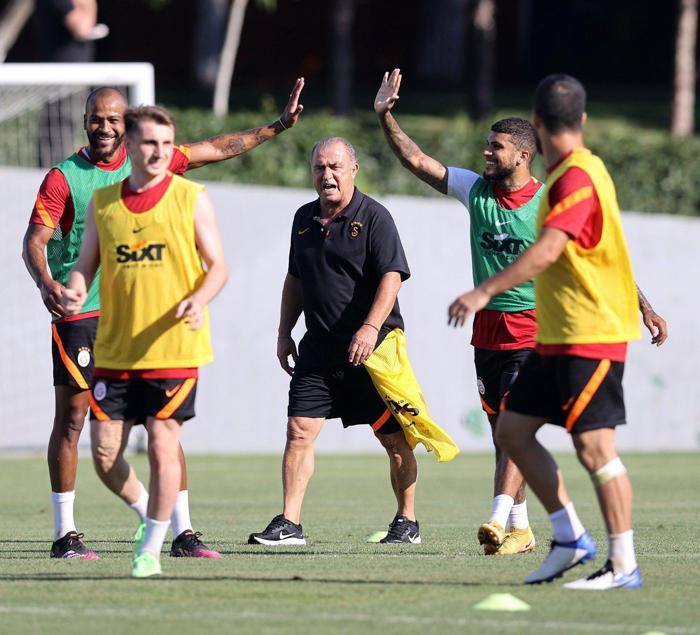 Galatasarayda neşeli ve taraftarlı antrenman Barış Alper Yılmaz ilk kez Floryada