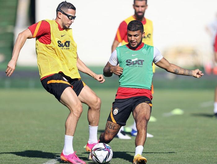 Galatasarayda neşeli ve taraftarlı antrenman Barış Alper Yılmaz ilk kez Floryada