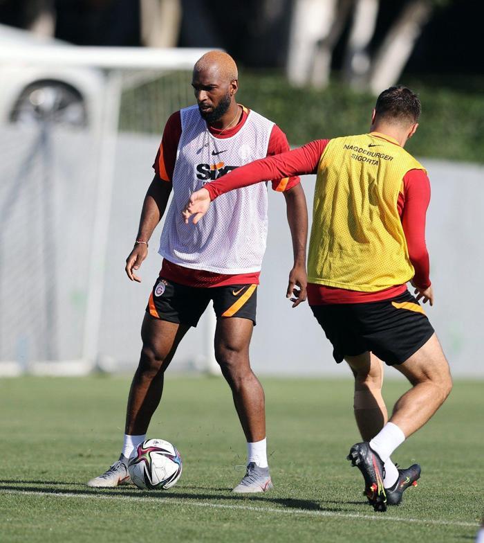 Galatasarayda neşeli ve taraftarlı antrenman Barış Alper Yılmaz ilk kez Floryada