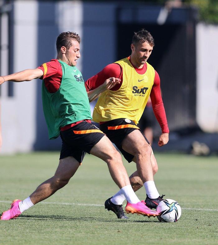 Galatasarayda neşeli ve taraftarlı antrenman Barış Alper Yılmaz ilk kez Floryada