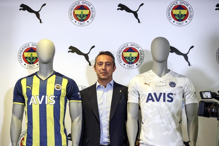 Fenerbahçenin yeni sezon formaları görücüye çıktı