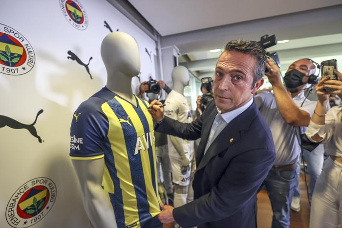Fenerbahçenin yeni sezon formaları görücüye çıktı