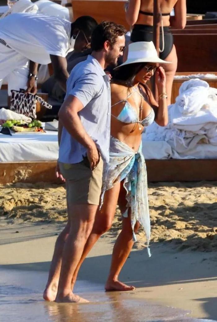 Thom Evans ve Nicole Scherzinger tatilde