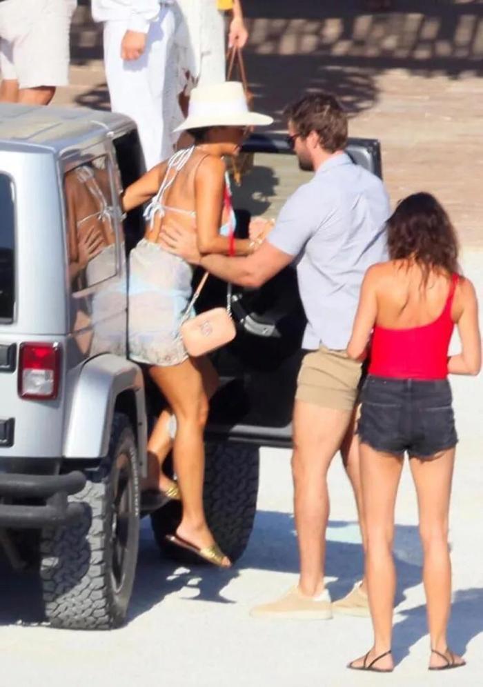 Thom Evans ve Nicole Scherzinger tatilde