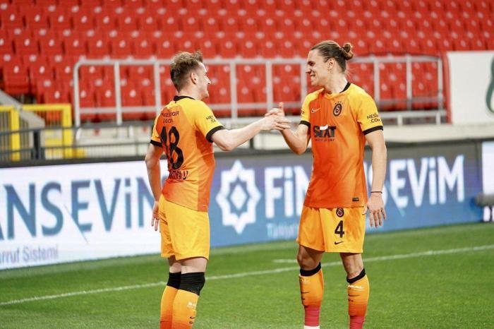 Son dakika: Galatasarayda Taylan Antalyalıya yeni sözleşme